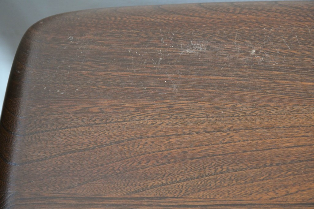 中古　美品　イギリス　ERCOL(アーコール)　Old Colonial(オールドコロニアル)シリーズ　エルム材の美しい木目が魅力のネストテーブル　(R-087352)