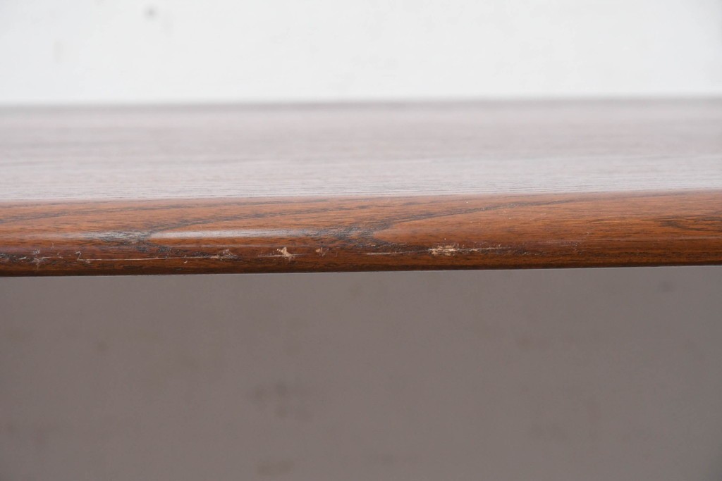 中古　美品　イギリス　ERCOL(アーコール)　Old Colonial(オールドコロニアル)シリーズ　エルム材の美しい木目が魅力のネストテーブル　(R-087352)