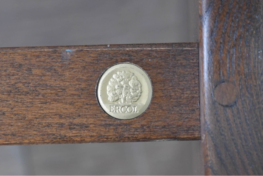 中古　美品　イギリス　ERCOL(アーコール)　Old Colonial(オールドコロニアル)シリーズ　エルム材の美しい木目が魅力のネストテーブル　(R-087352)