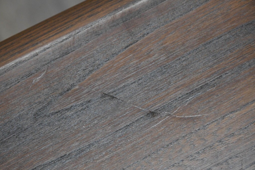 中古　美品　イギリス　ERCOL(アーコール)　Old Colonial(オールドコロニアル)シリーズ　エルム材の美しい木目が魅力のネストテーブル　(R-087352)