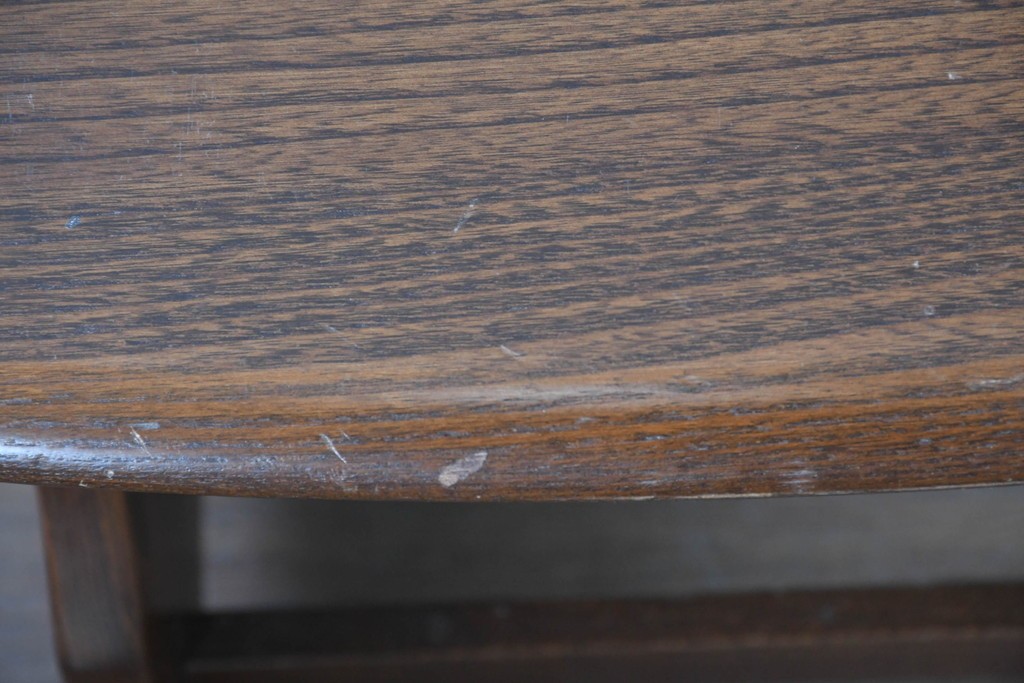 中古　美品　イギリス　ERCOL(アーコール)　Old Colonial(オールドコロニアル)シリーズ　エルム材の美しい木目が魅力のネストテーブル　(R-087352)