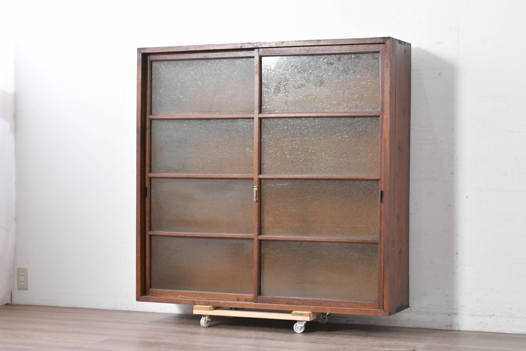 和製アンティーク　やわらかな透け感が魅力の結霜ガラス戸棚　(R-087353)