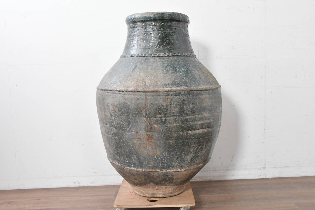 中国アンティーク　古玩　緑釉の色合いと質感が味わい深い大きな壺　(R-087354)