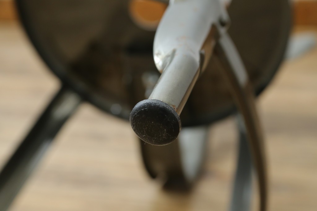 中古　美品　フランス　オールスチール製　Whale Tail(ホエールテイル・チェア)　工業用チェアの名作!　Nicolle Chair(ニコルチェア)　定価約6万円　(R-087359)