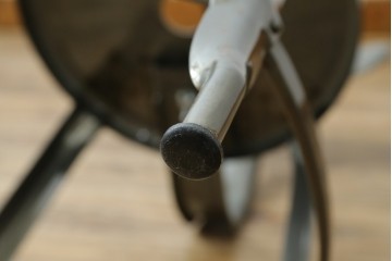 中古　美品　フランス　オールスチール製　Whale Tail(ホエールテイル・チェア)　工業用チェアの名作!　Nicolle Chair(ニコルチェア)　定価約6万円　(R-087359)