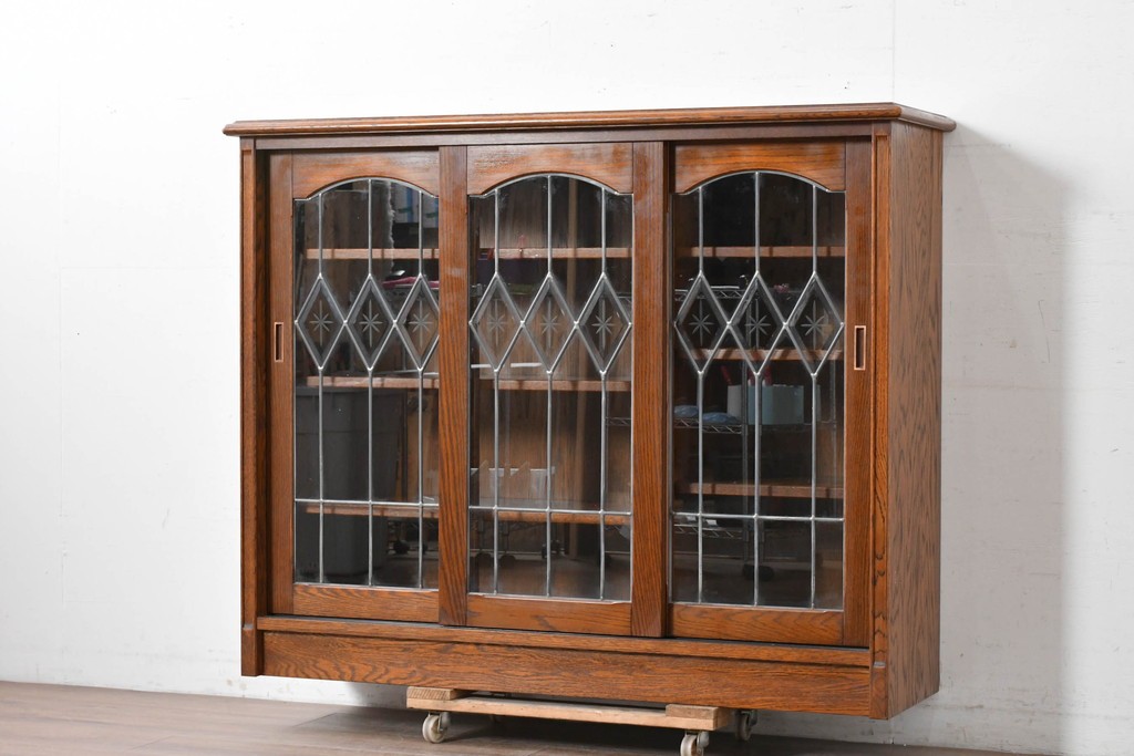 中古　希少な廃番品　三越家具(現カントリーハウス)　Brugge(ブルージュ)　ステンドグラス入り扉のサイドボード　(R-087361)