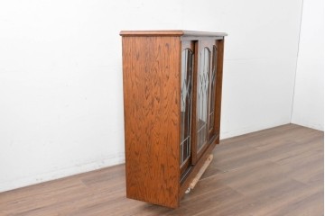 中古　希少な廃番品　三越家具(現カントリーハウス)　Brugge(ブルージュ)　ステンドグラス入り扉のサイドボード　(R-087361)