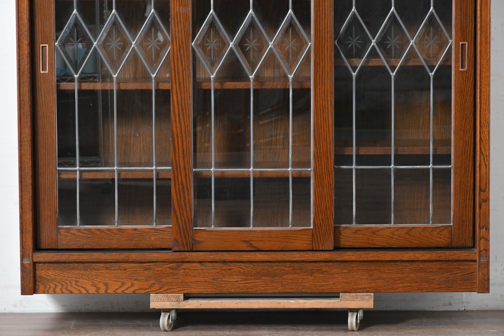 中古　希少な廃番品　三越家具(現カントリーハウス)　Brugge(ブルージュ)　ステンドグラス入り扉のサイドボード　(R-087361)