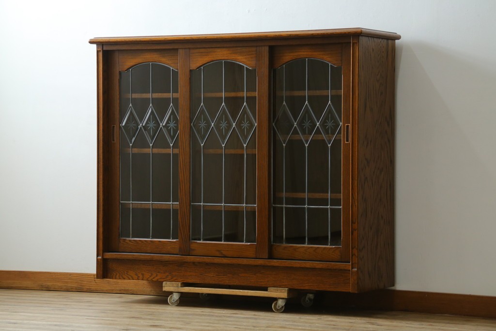 中古　希少な廃番品　三越家具(現カントリーハウス)　Brugge(ブルージュ)　ステンドグラス入り扉のサイドボード　(R-087361)