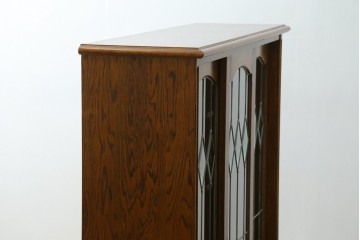 中古　希少な廃番品　三越家具(現カントリーハウス)　Brugge(ブルージュ)　ステンドグラス入り扉のサイドボード　(R-087361)