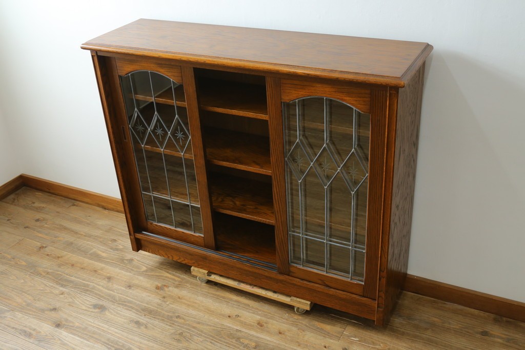 中古　希少な廃番品　三越家具(現カントリーハウス)　Brugge(ブルージュ)　ステンドグラス入り扉のサイドボード　(R-087361)