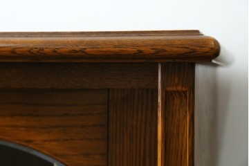 中古　希少な廃番品　三越家具(現カントリーハウス)　Brugge(ブルージュ)　ステンドグラス入り扉のサイドボード　(R-087361)