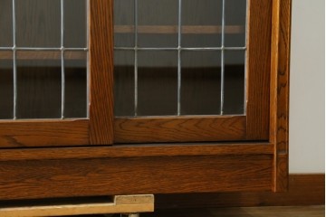中古　希少な廃番品　三越家具(現カントリーハウス)　Brugge(ブルージュ)　ステンドグラス入り扉のサイドボード　(R-087361)