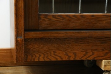 中古　希少な廃番品　三越家具(現カントリーハウス)　Brugge(ブルージュ)　ステンドグラス入り扉のサイドボード　(R-087361)