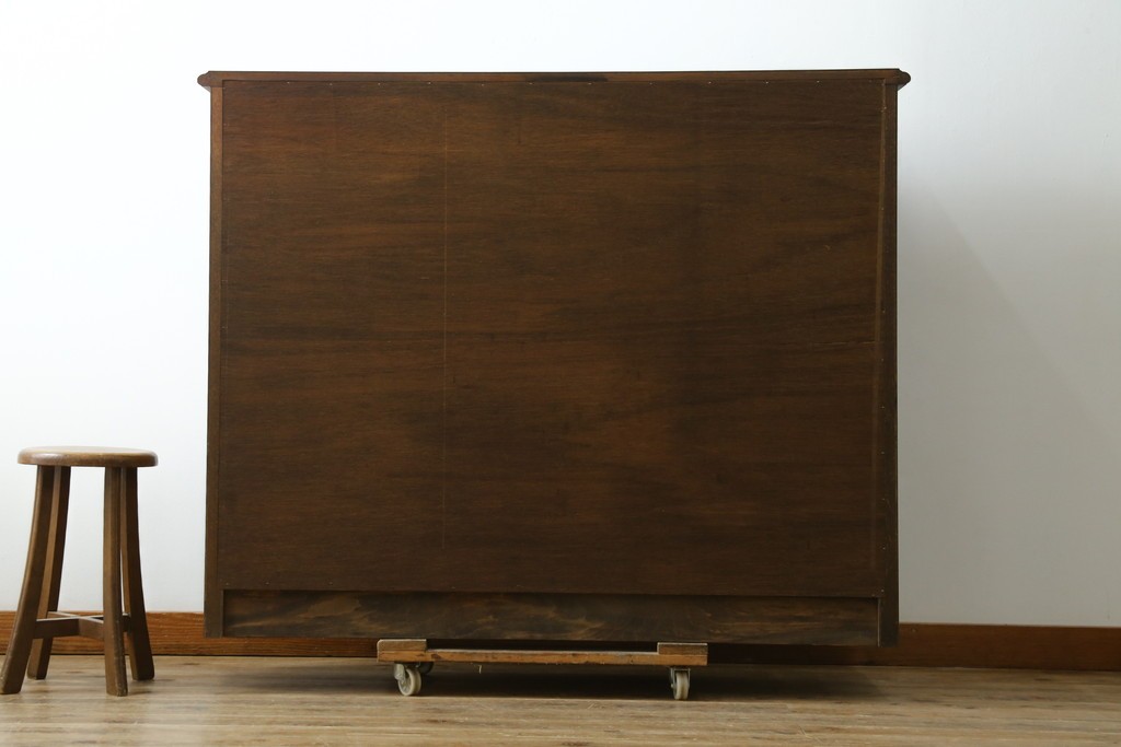 中古　希少な廃番品　三越家具(現カントリーハウス)　Brugge(ブルージュ)　ステンドグラス入り扉のサイドボード　(R-087361)