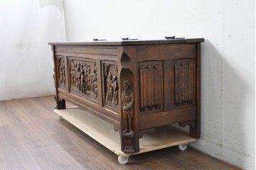 ベルギーヴィンテージ　オーク材　彫刻が印象的なブランケットボックス　(R-087362)