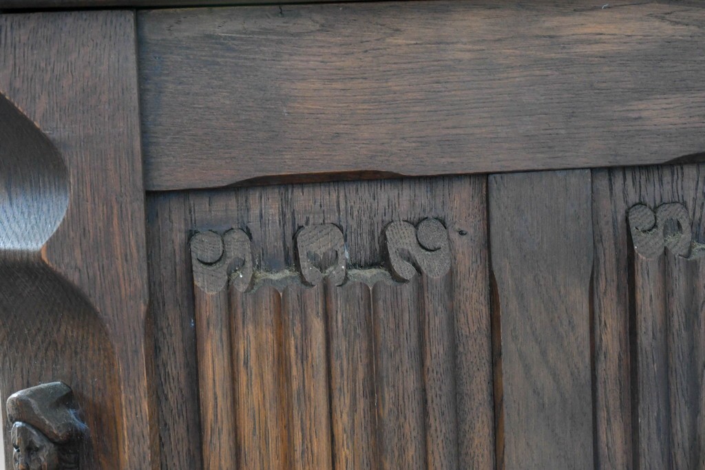 ベルギーヴィンテージ　オーク材　彫刻が印象的なブランケットボックス　(R-087362)