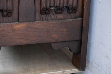 ベルギーヴィンテージ　オーク材　彫刻が印象的なブランケットボックス　(R-087362)