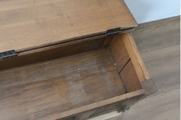 ベルギーヴィンテージ　オーク材　彫刻が印象的なブランケットボックス　(R-087362)