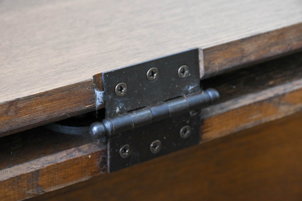 ベルギーヴィンテージ　オーク材　彫刻が印象的なブランケットボックス　(R-087362)