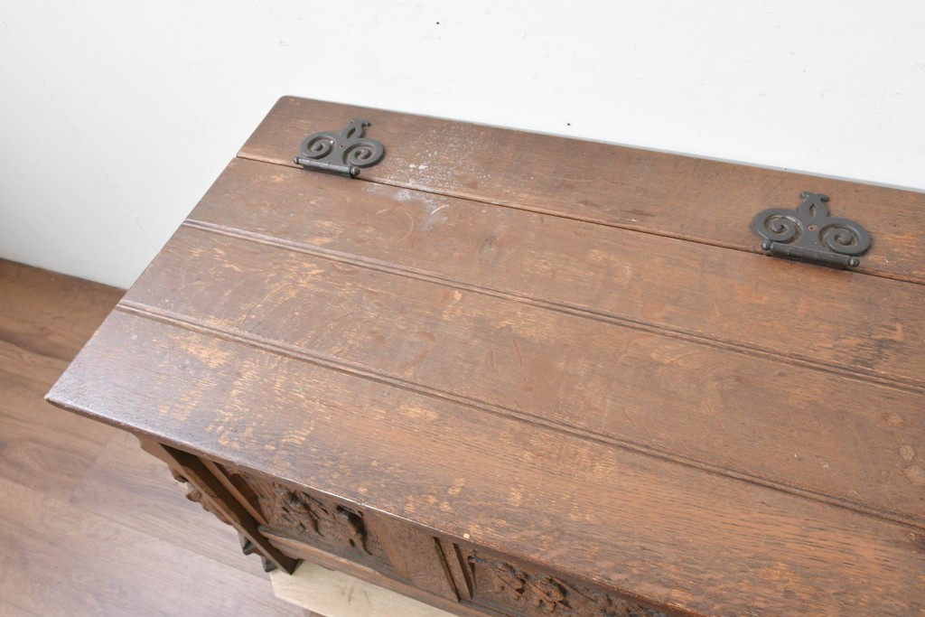 ベルギーヴィンテージ　オーク材　彫刻が印象的なブランケットボックス　(R-087362)