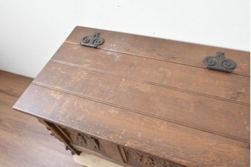 ベルギーヴィンテージ　オーク材　彫刻が印象的なブランケットボックス　(R-087362)