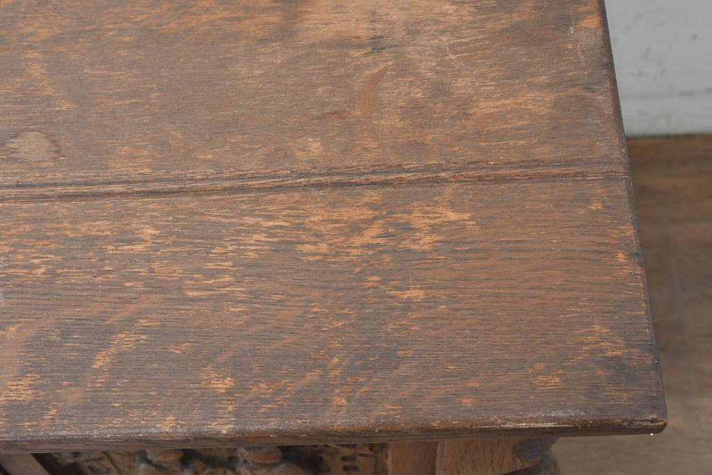 ベルギーヴィンテージ　オーク材　彫刻が印象的なブランケットボックス　(R-087362)