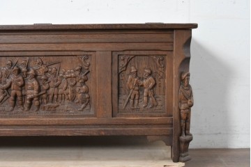 ベルギーヴィンテージ　オーク材　彫刻が印象的なブランケットボックス　(R-087362)