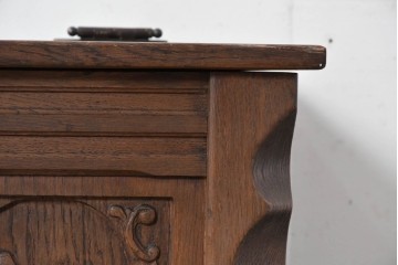 ベルギーヴィンテージ　オーク材　彫刻が印象的なブランケットボックス　(R-087362)