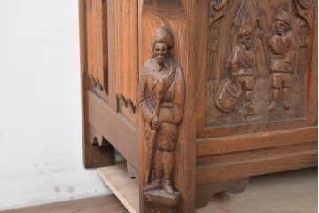 ベルギーヴィンテージ　オーク材　彫刻が印象的なブランケットボックス　(R-087362)