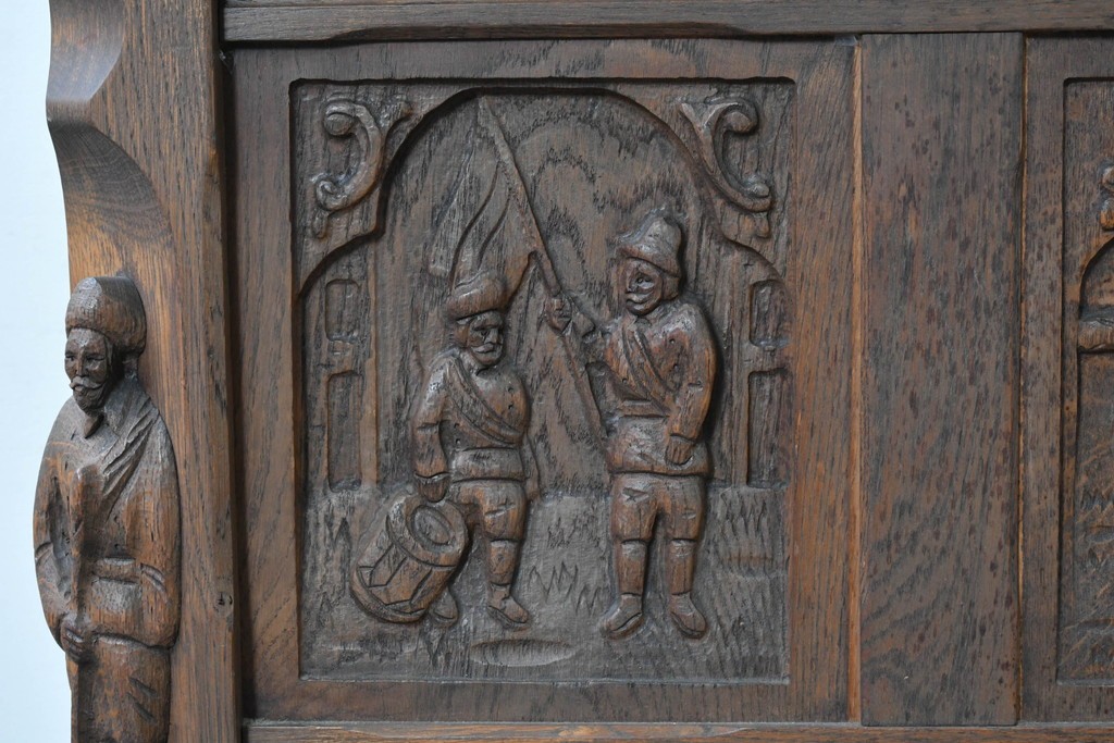 ベルギーヴィンテージ　オーク材　彫刻が印象的なブランケットボックス　(R-087362)