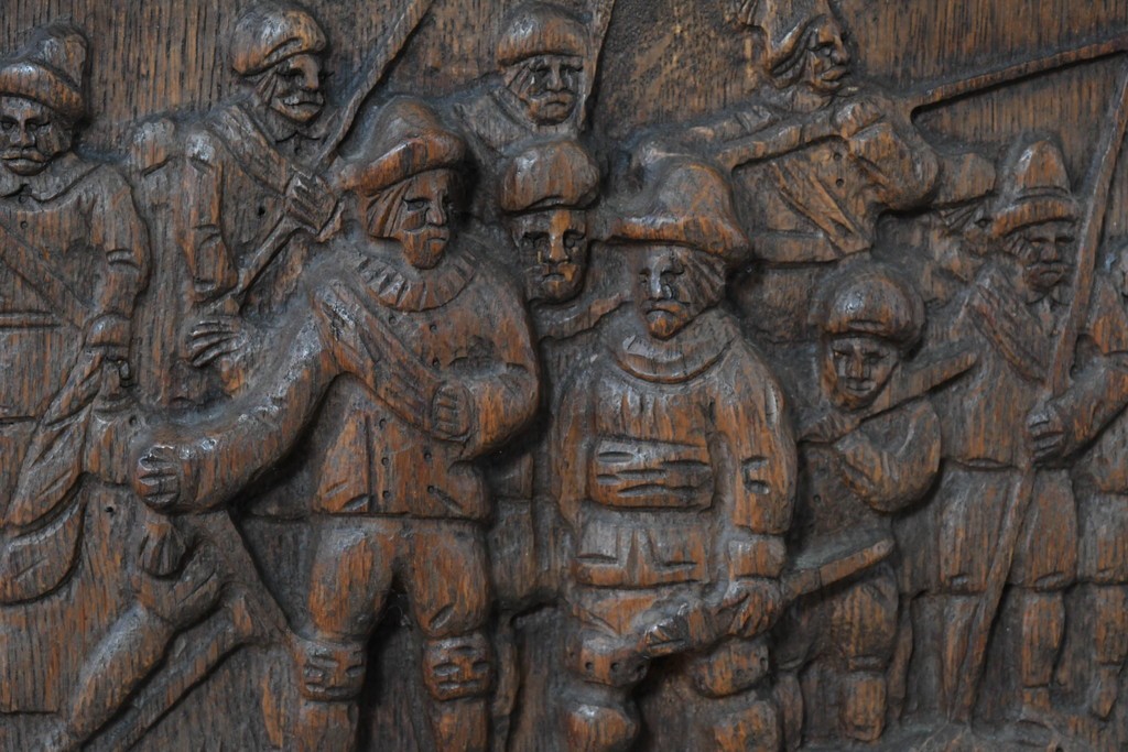 ベルギーヴィンテージ　オーク材　彫刻が印象的なブランケットボックス　(R-087362)