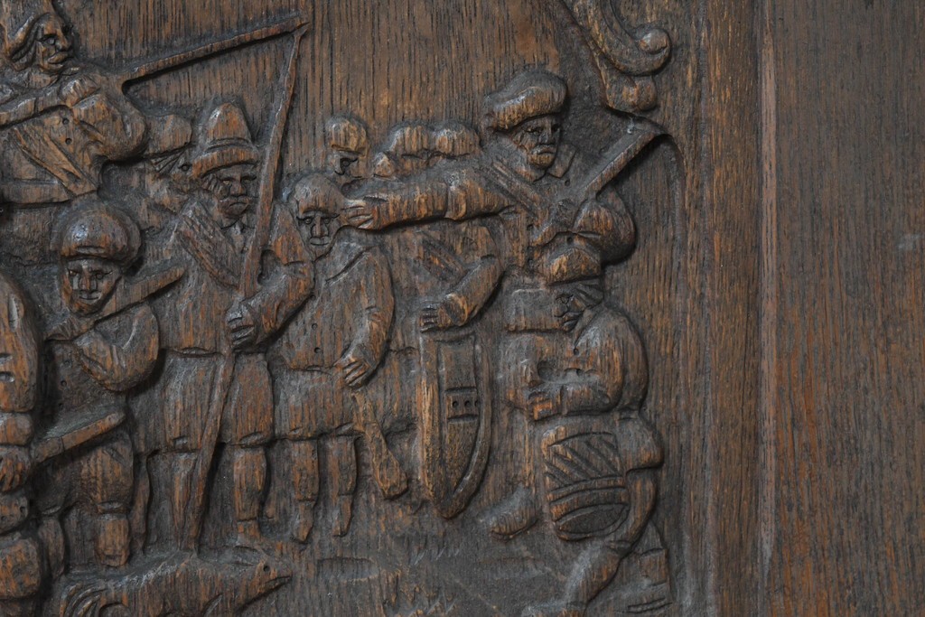 ベルギーヴィンテージ　オーク材　彫刻が印象的なブランケットボックス　(R-087362)