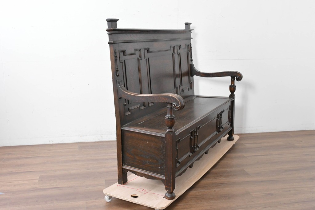 イギリスアンティーク　オーク材　クラシカルで重厚感のある収納付きモンクスベンチ　(R-087363)