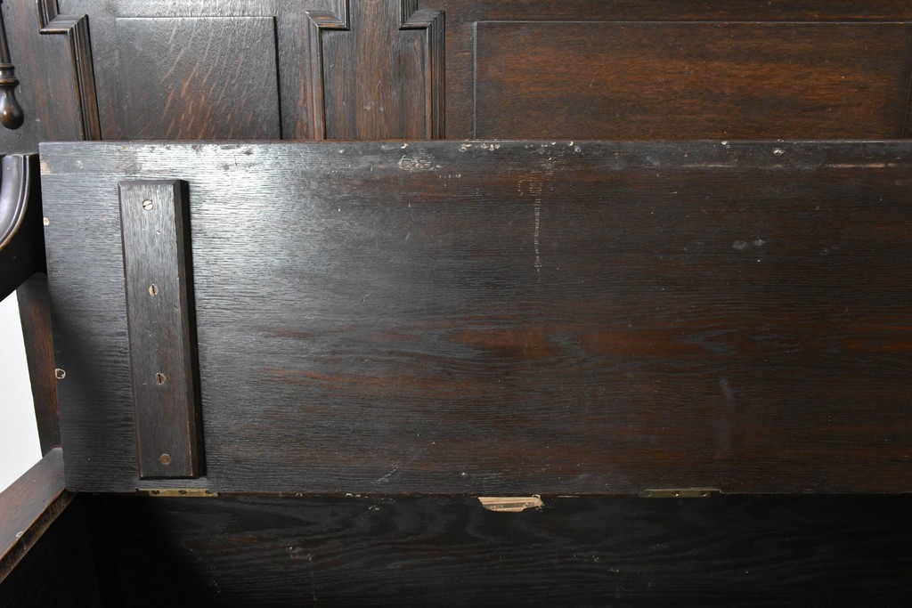 イギリスアンティーク　オーク材　クラシカルで重厚感のある収納付きモンクスベンチ　(R-087363)