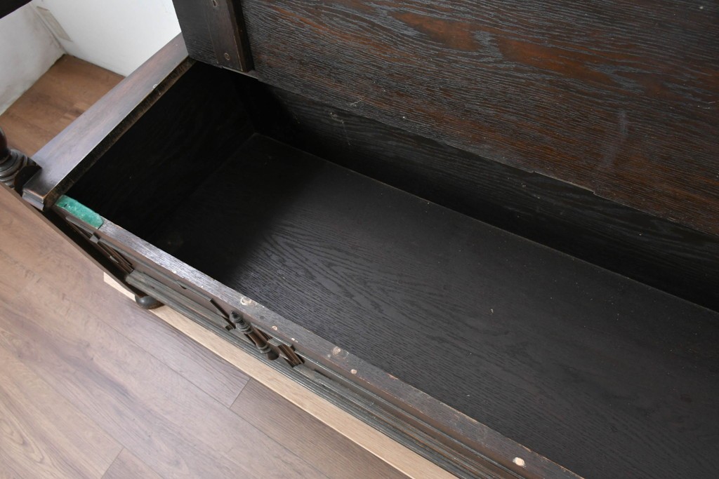 イギリスアンティーク　オーク材　クラシカルで重厚感のある収納付きモンクスベンチ　(R-087363)