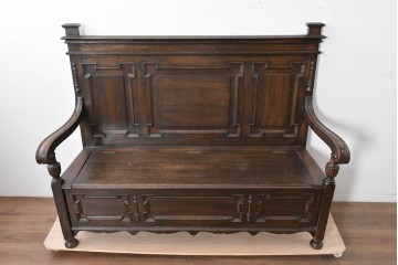 イギリスアンティーク　オーク材　クラシカルで重厚感のある収納付きモンクスベンチ　(R-087363)