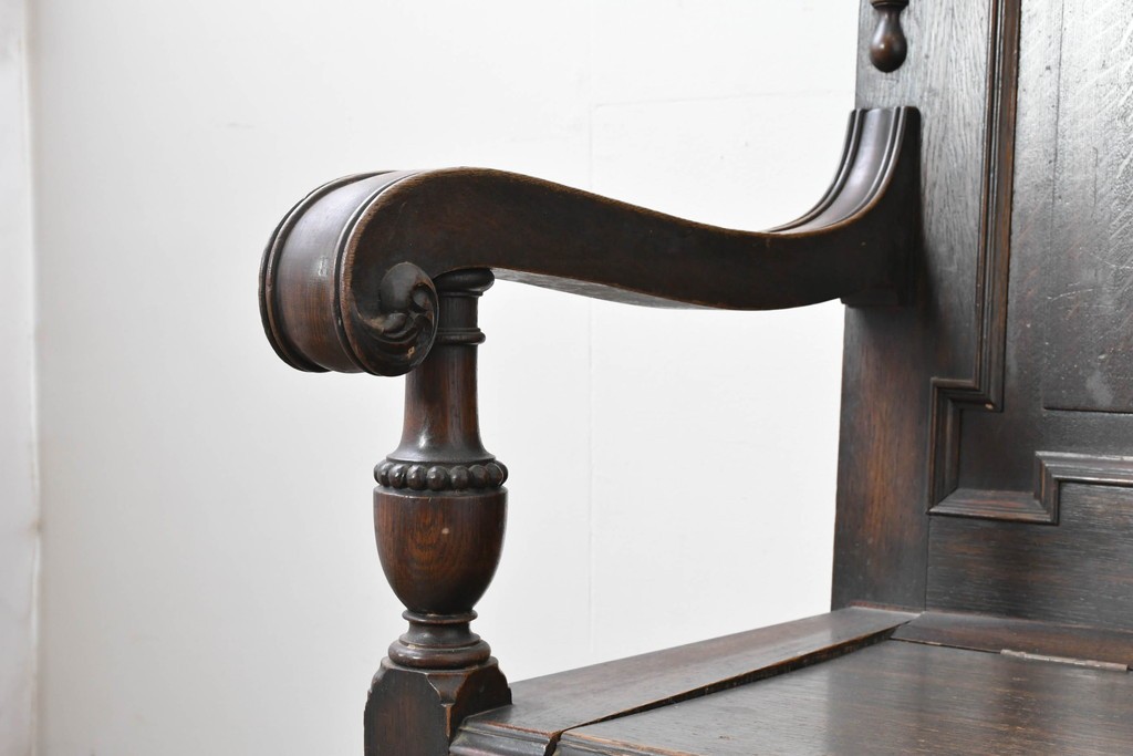 イギリスアンティーク　オーク材　クラシカルで重厚感のある収納付きモンクスベンチ　(R-087363)