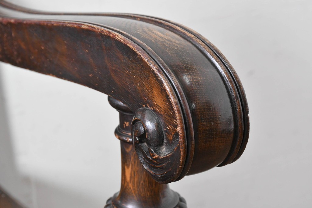 イギリスアンティーク　オーク材　クラシカルで重厚感のある収納付きモンクスベンチ　(R-087363)