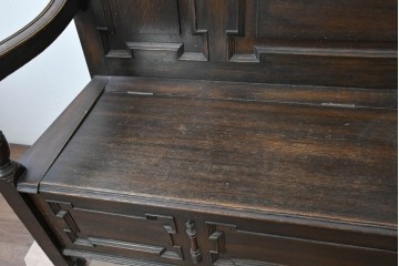 イギリスアンティーク　オーク材　クラシカルで重厚感のある収納付きモンクスベンチ　(R-087363)