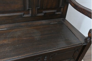 イギリスアンティーク　オーク材　クラシカルで重厚感のある収納付きモンクスベンチ　(R-087363)