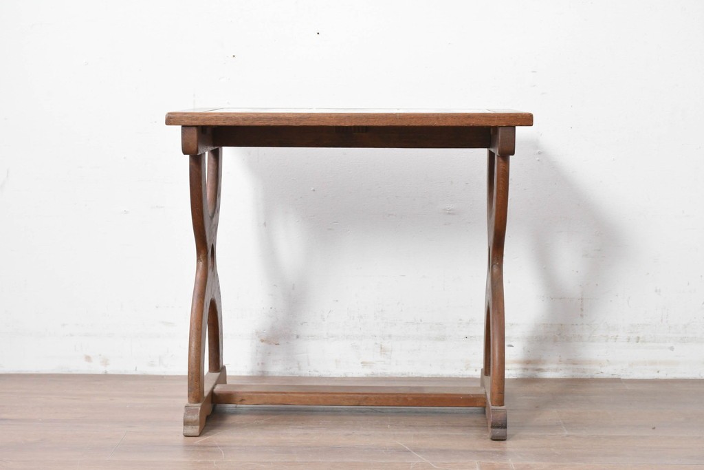 オランダヴィンテージ　オーク材　タイルトップと曲線脚が目を引くサイドテーブル　(R-087364)