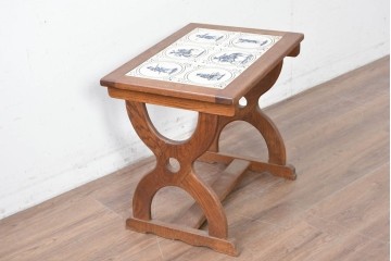 オランダヴィンテージ　オーク材　タイルトップと曲線脚が目を引くサイドテーブル　(R-087364)