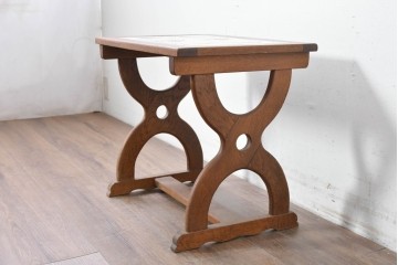 オランダヴィンテージ　オーク材　タイルトップと曲線脚が目を引くサイドテーブル　(R-087364)