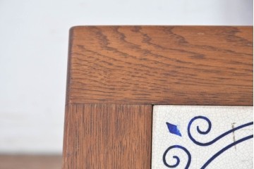 オランダヴィンテージ　オーク材　タイルトップと曲線脚が目を引くサイドテーブル　(R-087364)