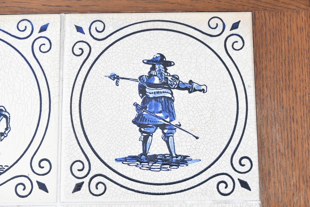 オランダヴィンテージ　オーク材　タイルトップと曲線脚が目を引くサイドテーブル　(R-087364)