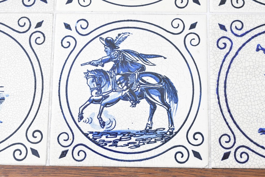 オランダヴィンテージ　オーク材　タイルトップと曲線脚が目を引くサイドテーブル　(R-087364)