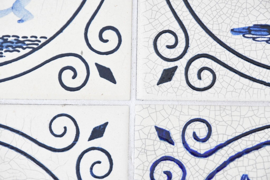 オランダヴィンテージ　オーク材　タイルトップと曲線脚が目を引くサイドテーブル　(R-087364)