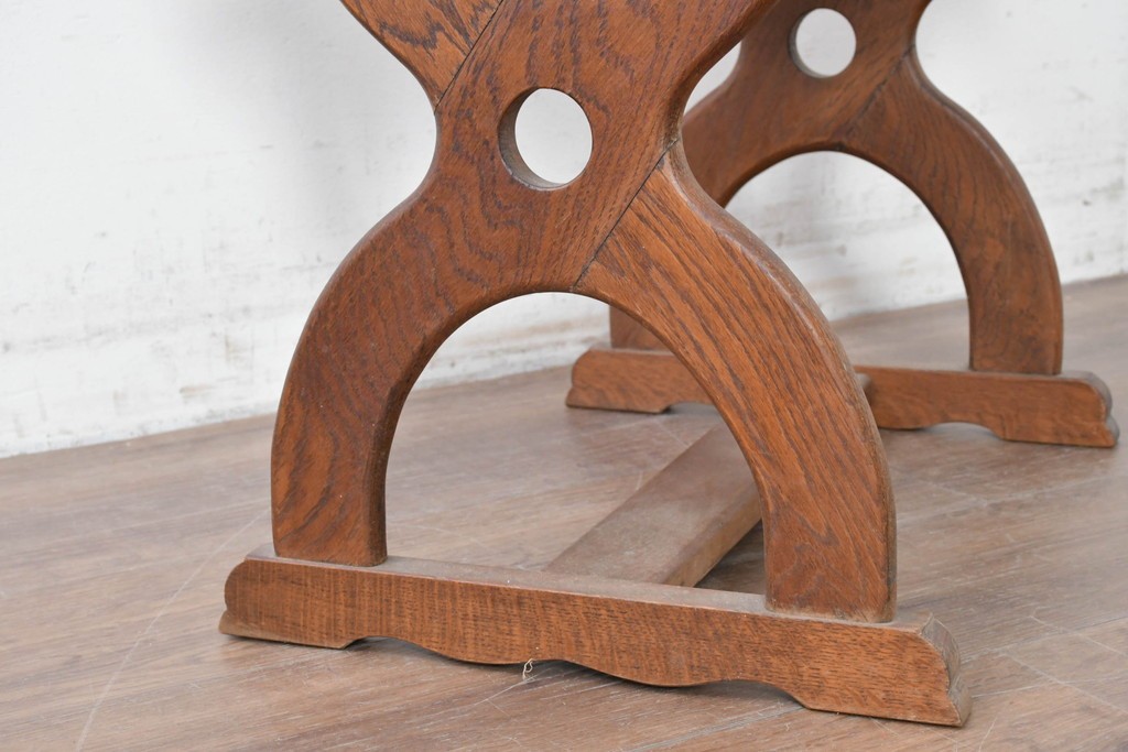 オランダヴィンテージ　オーク材　タイルトップと曲線脚が目を引くサイドテーブル　(R-087364)