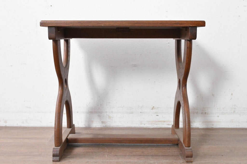 オランダヴィンテージ　オーク材　タイルトップと曲線脚が目を引くサイドテーブル　(R-087364)